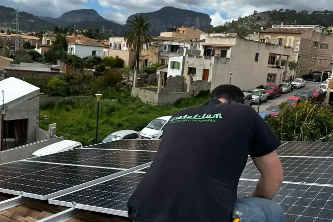 instalacion-placas-solares Instal.lam Electricitat i Llanterneria
