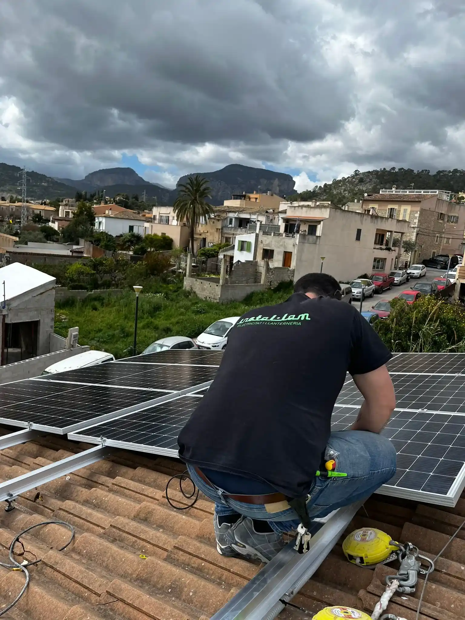 instalacion-placas-solares Instal.lam Electricitat i Llanterneria